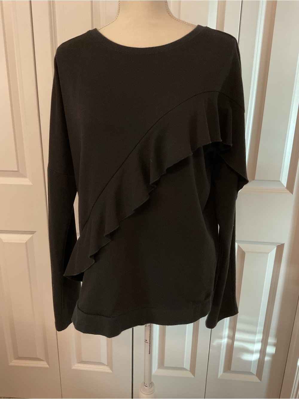 A Dip Of Darling Ruffled Sweatshirt EUC Size Large